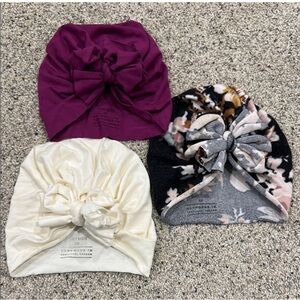 Bunny knots hats